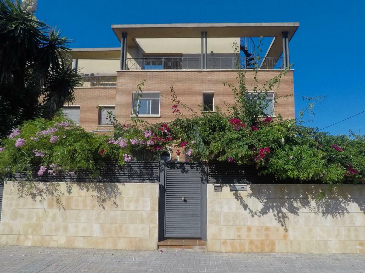 Beach House Кастельдефельс Экстерьер фото